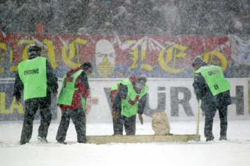 Αναβλήθηκε το ματς Στεάουα-Βιγιαρεάλ, αγκαλιά με την πρόκριση η Αλκμααρ