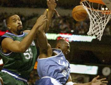 Στην επικράτηση κόντρα στους Μάβερικς οδήγησε τους Λέικερς ο Μπράιαντ