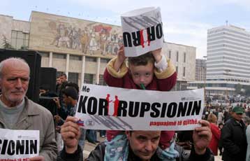 Ανοίγει ξανά στην Αλβανία η υπόθεση Αλιμουτσάι, φερόμενου ως συνεργάτη του Βαβύλη