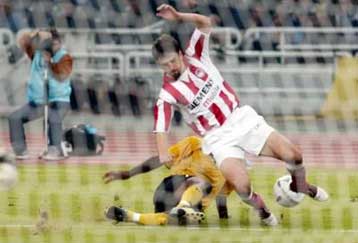 Ντέρμπι κορυφής απουσία φιλάθλων, Ολυμπιακός-ΑΕΚ με τον Παναθηναϊκό να καραδοκεί