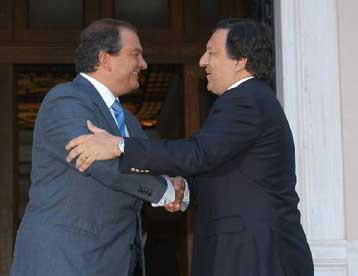 Πίστωση χρόνου για το νόμο περί «βασικού μετόχου» δίνει η Κομισιόν