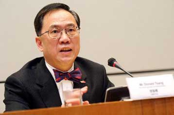 Αλλαγή ηγεσίας στο Χονγκ Κονγκ με τον Ντόναλντ Τσανγκ εκτελώντα χρέη κυβερνήτη