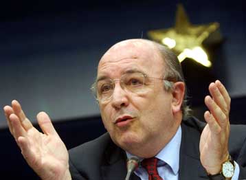 Πρόσθετα μέτρα δημοσιονομικής προσαρμογής συστήνει στην κυβέρνηση ο Χ.Αλμούνια