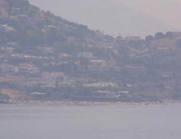 Σε ολόκληρη την Αττική εξαπλώνεται σταδιακά το νέφος