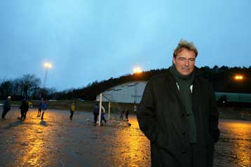 Το τέλος της καριέρας του στη διαιτησία ανακοίνωσε ο Σουηδός Αντερς Φρισκ