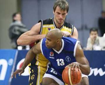 Πέρασε στην τρίτη θέση η ΑΕΚ με 93-67 επί του Πανελληνίου