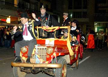 Με το κάψιμο του Βασιλιά Καρνάβαλου ολοκληρώθηκε το καρναβάλι της Πάτρας