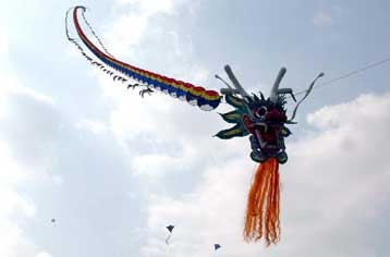 Πέταγμα αετού, σαρακοστιανά εδέσματα και παραδοσιακή μουσική την Καθαρά Δευτέρα