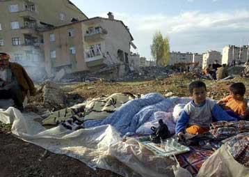 Έντεκα τραυματίες και υλικές ζημιές από νέα σεισμική δόνηση στην ανατολική Τουρκία