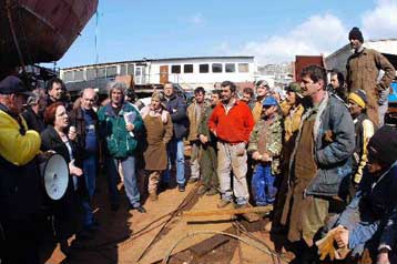 Κούλουμα με τους καταληψίες του Περάματος έκανε η Αλέκα Παπαρήγα