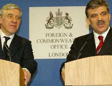 Στο πλευρό της Αγκυρας το Λονδίνο ως προς την αναγνώριση της Κυπριακής Δημοκρατίας