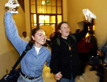 Αντισυνταγματικός ο νόμος που απαγορεύει το γάμο ομοφυλόφιλων στις ΗΠΑ