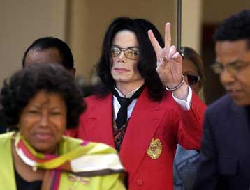 Σε αντιφάσεις υπέπεσε ο 15χρονος που κατηγορεί για ασέλγεια τον Τζάκσον