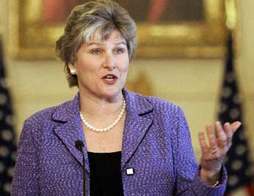 Να βελτιώσει την εικόνα των ΗΠΑ στο εξωτερικό προσπαθεί εκ νέου ο Τζ.Ο.Μπους