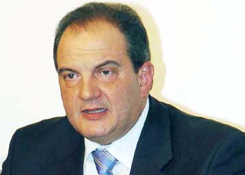 Κρίσιμο ραντεβού Καραμανλή με Μπαρόζο την Τετάρτη για «βασικό μέτοχο» και Δ ΚΠΣ