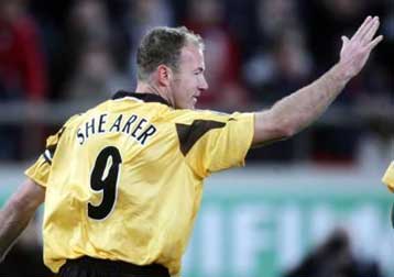 Θα ήταν εγκληματικό να πετάξουμε το 3-1 στα σκουπίδια, λέει ο Αλαν Σίρερ