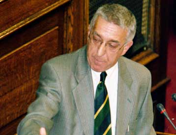 «Κόντρες» για τα ράντζα στη Βουλή κατά την επί της αρχής υπερψήφιση του ν/σ για το ΕΣΥ