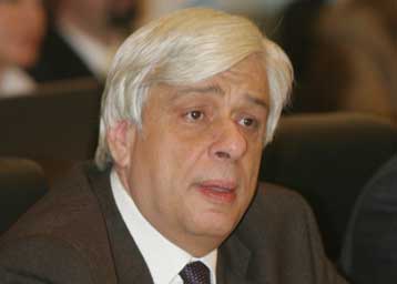 Το ΠΑΣΟΚ παραπληροφορεί για το «βασικό μέτοχο», λέει η κυβέρνηση