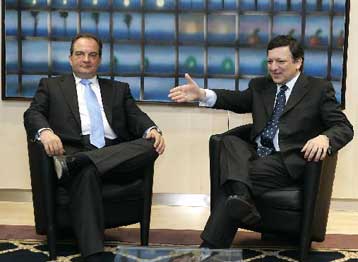 Στη διάθεση της Κομισιόν η κυβέρνηση, δηλώνει για το «βασικό μέτοχο» ο Κ.Καραμανλής