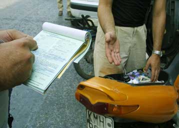 «Σαφάρι» της Δημοτικής Αστυνομίας της Αθήνας κατά της παράνομης στάθμευσης