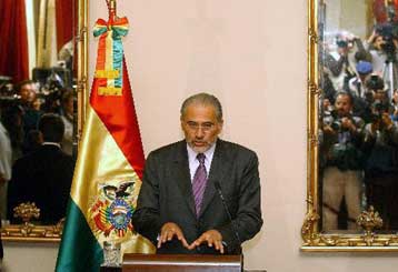 Στην προεδρία της Βολιβίας αποφάσισε να παραμείνει ο Κάρλος Μέσα