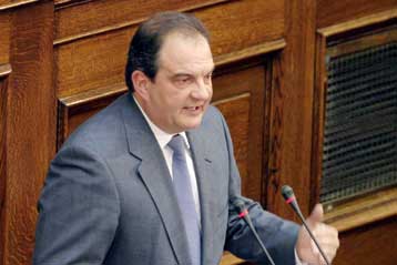 Νέες κόντρες μεταξύ κυβέρνησης και ΠΑΣΟΚ στη Βουλή για την υγεία