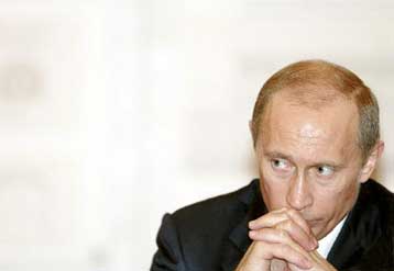 Στο Παρίσι ο Πούτιν για τη συνάντηση κορυφής με Σιράκ, Σρέντερ και Θαπατέρο