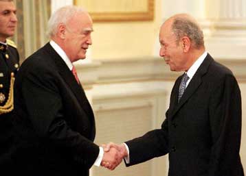 Τα συγχαρητήρια της πολιτικής και θρησκευτικής ηγεσίας δέχθηκε ο Κάρολος Παπούλιας