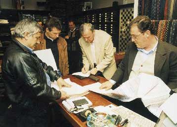 Φοροδιαφεύγει μία στις τρεις επιχειρήσεις