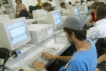 Σε υποχείρια των χάκερ έχουν μετατραπεί ένα εκατομμύριο PC