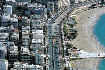 Την «εμπορευματοποίηση» του Παλαιού Φαλήρου καταγγέλλει οργάνωση κατοίκων