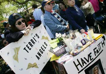 Δικαίωμα στην ευθανασία αναγνωρίζει δικαστήριο της Φλόριντα στην Τέρι Σκιάβο