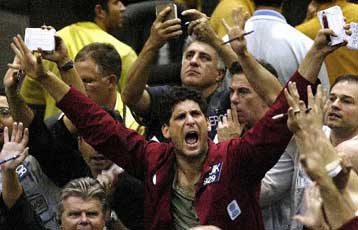 Πτώση Nasdaq, άνοδος Dow Jones στο κλείσιμο της Παρασκευής