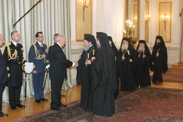 Την Κυριακή οι πρώτες επαφές Παπούλια με την ηγεσία της Εκκλησίας