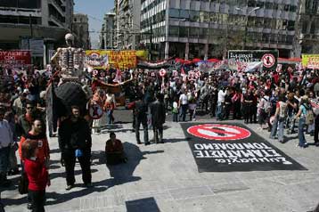 Κυκλοφοριακό «έμφραγμα» στο κέντρο της Αθήνας κατά το αντιπολεμικό συλλαλητήριο