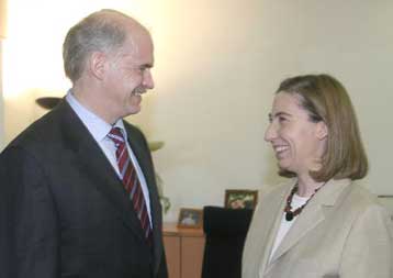 Η επιμονή του Γ.Παπανδρέου θα φέρει το ΠΑΣΟΚ κοντά στους πολίτες, εκτιμά η γραμματέας