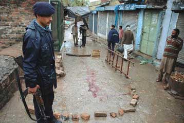 Μακελειό στο ανατολικό Πακιστάν από έκρηξη βόμβας σε μουσουλμανικό χώρο λατρείας