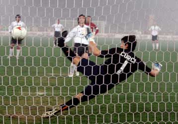 Πέρασε από το «Ολίμπικο» η Μίλαν, 2-0 τους 9 της Ρόμα, δύσκολη νίκη της Ίντερ