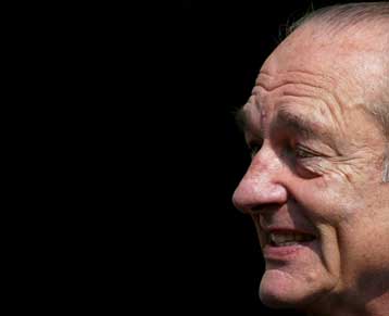 Νέα δημοσκόπηση δείχνει ότι οι Γάλλοι πολίτες απορρίπτουν το Ευρωσύνταγμα