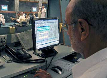 Με οριακές μεταβολές άνοιξαν τη Δευτέρα τα ευρωπαϊκά χρηματιστήρια