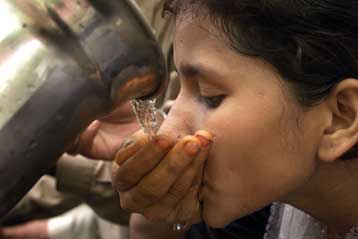 Πάνω από 4.000 παιδιά την ημέρα πεθαίνουν από δίψα και έλλειψη υγιεινής