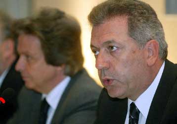 Αύξηση αφίξεων για την τουριστική περίοδο του 2005 «βλέπει» ο Δημήτρης Αβραμόπουλος