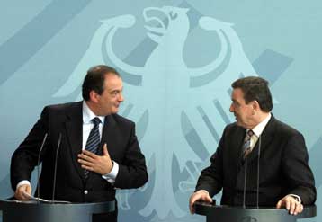 Χάσμα απόψεων για το ύψος του Δ΄ΚΠΣ στη συνάντηση Καραμανλή-Σρέντερ