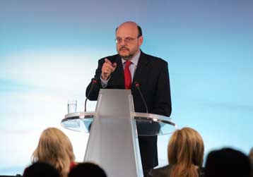 Έχουμε θέση στο θέμα του «βασικού μετόχου» απαντά η κυβέρνηση στην πρόταση Βενιζέλου