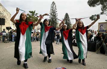 Παραδόθηκε στους Παλαιστινίους ο έλεγχος μιας ακόμη πόλης στη Δ.Όχθη