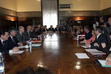 Νέα επίθεση Παπανδρέου κατά της κυβέρνησης στην πρώτη συνεδρίαση των συντονιστών