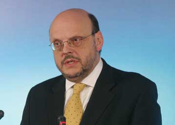 «Αδειασε» τον Πέτρο Δούκα ο κυβερνητικός εκπρόσωπος για τις αυξήσεις έμμεσων φόρων