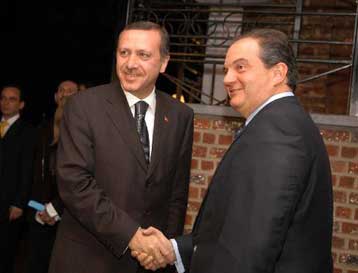 Πρόσκληση Ερντογάν για επίσκεψη στην Αγκυρα φέρεται να αποδέχθηκε ο Κ.Καραμανλής