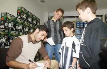 Τη φανέλα του ΠΑΟΚ θα μπορεί να φορέσει σε τέσσερις μήνες ο Σικαμπάλα