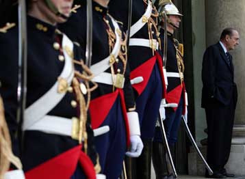 Η Γαλλία θα χάσει την επιρροή της στην ΕΕ αν πει «όχι» στο Ευρωσύνταγμα, λέει ο Σιράκ